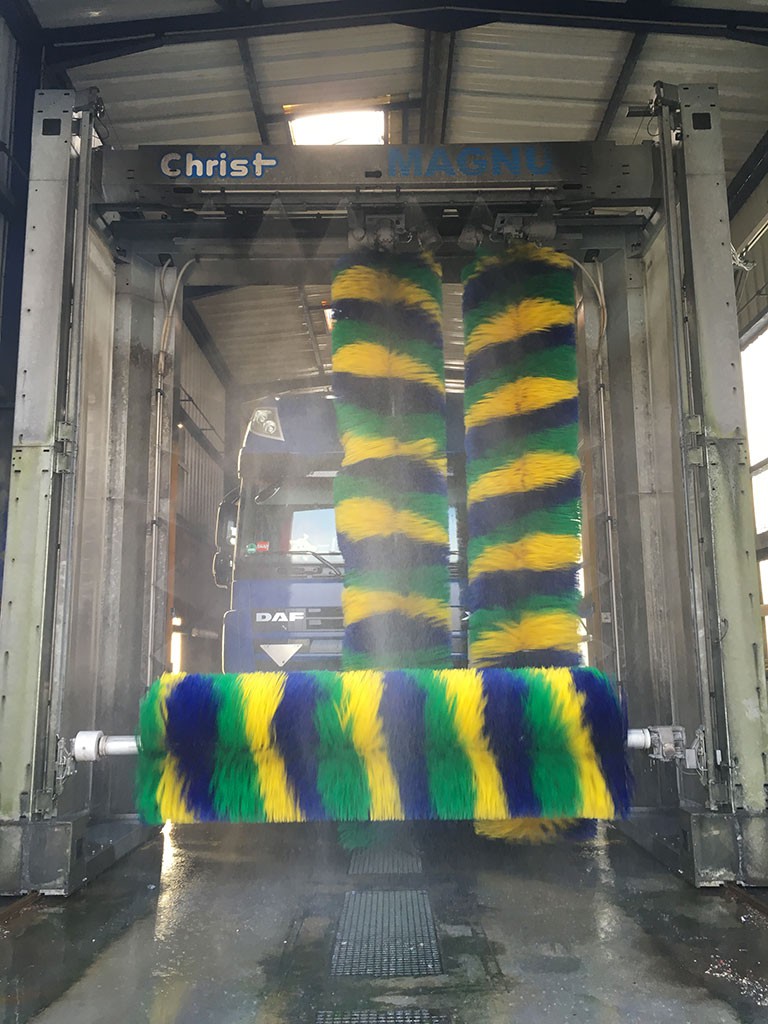 Front automatic car wash